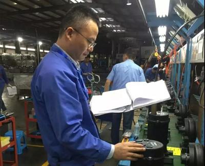 南方泵業員工鮑建德榮獲余杭區勞模榮譽稱號，引領技術推廣新篇章